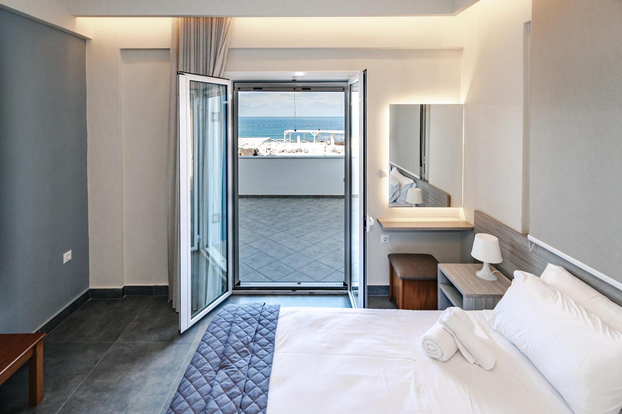 Mesogeios Hotel Marathopoli Bagian luar foto