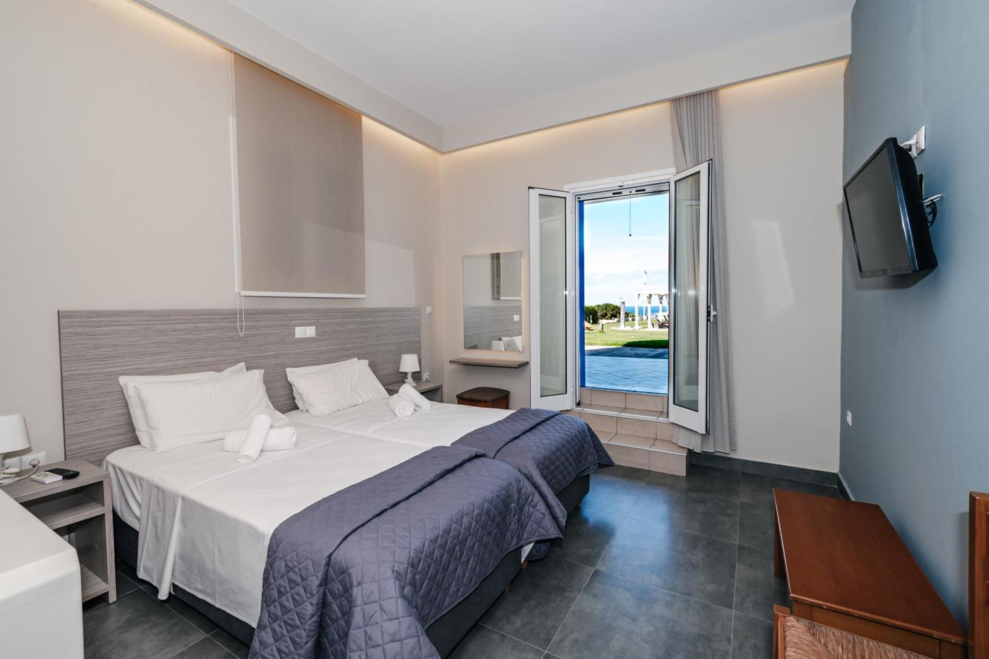 Mesogeios Hotel Marathopoli Bagian luar foto